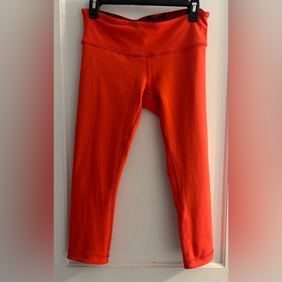 Lululemon Wunder Under Crop III *Reversible Size 8 - Picture 4 of 5